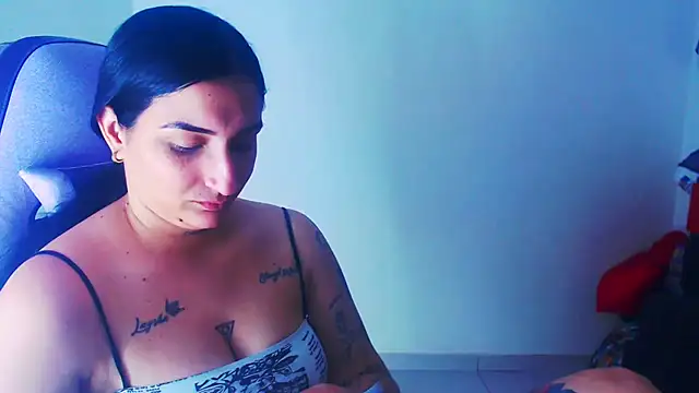Snapshot of liz_dirty chatting on 05-31-26, 10:33 liz dirty online show from 05-31-26, 10:33