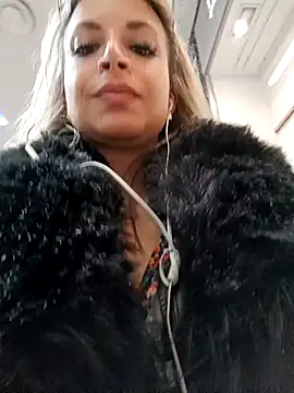 Snapshot of Cute_Anissa chatting on 12-23-24, 01:24 Cute Anissa online show from 12-23-24, 01:24