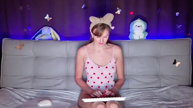 Snapshot of intolerable_girl chatting on 09-16-25, 07:42 intolerable girl online show from 09-16-25, 07:42