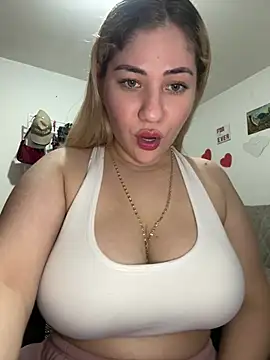 Snapshot of Celestedubois chatting on 05-19-26, 01:56 Celestedubois online show from 05-19-26, 01:56