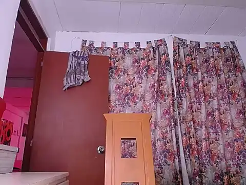 Snapshot of yselahot chatting on 02-10-25, 03:32 yselahot online show from 02-10-25, 03:32