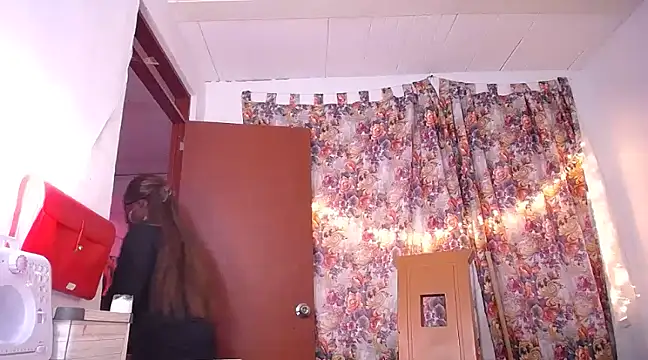 Snapshot of yselahot chatting on 02-17-25, 04:59 yselahot online show from 02-17-25, 04:59