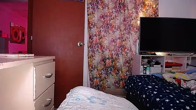 Snapshot of yselahot chatting on 03-07-25, 08:22 yselahot online show from 03-07-25, 08:22