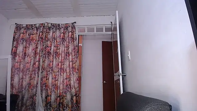 Snapshot of yselahot chatting on 09-29-25, 03:50 yselahot online show from 09-29-25, 03:50