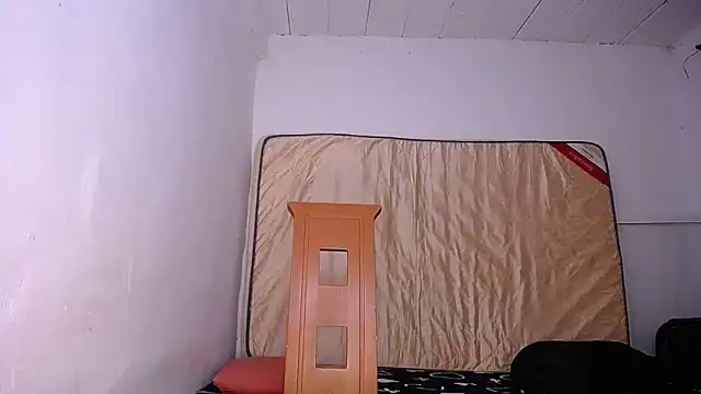 Snapshot of yselahot chatting on 10-26-25, 02:56 yselahot online show from 10-26-25, 02:56