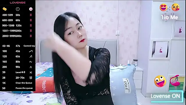 Snapshot of Elvira_baby chatting on 11-22-25, 02:43 Elvira baby online show from 11-22-25, 02:43