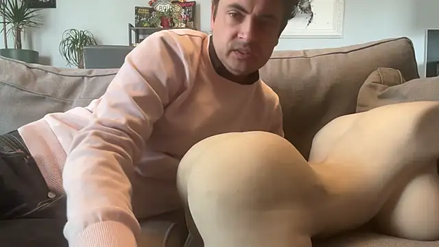 freddy0222222 online show from 04-10-26, 10:42