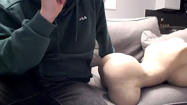 freddy0222222 online show from 04-12-26, 08:03