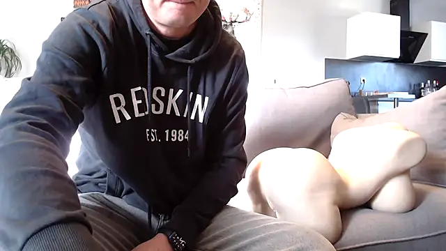 freddy0222222 online show from 04-26-26, 06:55