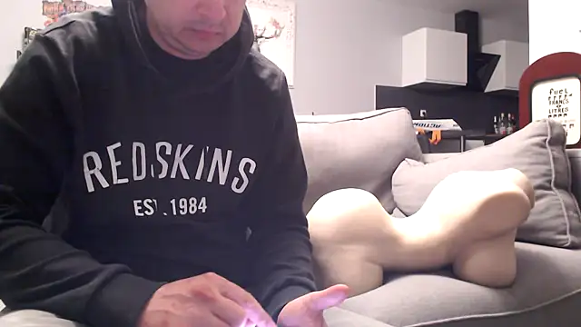 freddy0222222 online show from 04-26-26, 08:17