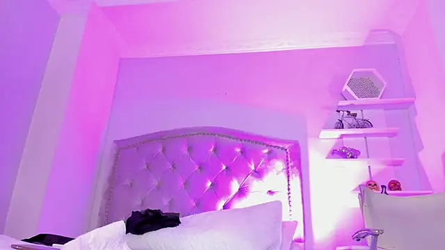 CamileHolmes online show from 12-15-24, 07:13