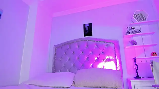 CamileHolmes online show from 12-29-24, 05:21