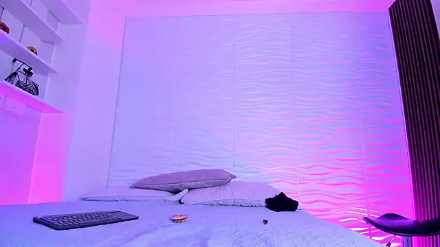 CamileHolmes online show from 10-17-25, 05:32