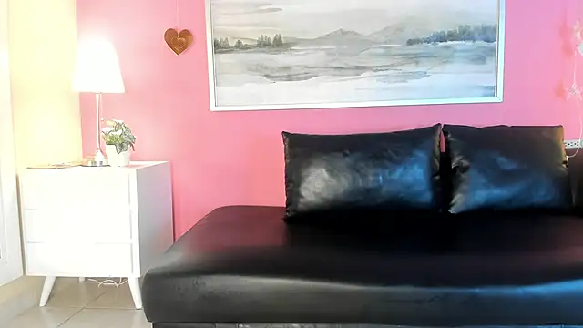 Tiffanysurez  online show from 10-15-25, 08:09