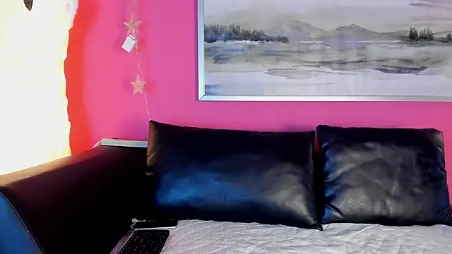 Tiffanysurez  online show from 11-05-25, 08:20