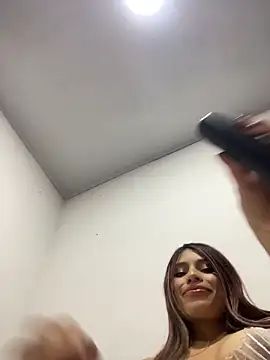 Snapshot of Tiffanysurez_ chatting on 05-16-26, 12:18 Tiffanysurez online show from 05-16-26, 12:18