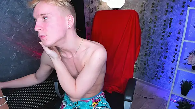 Snapshot of AlexxSweet chatting on 12-04-24, 10:35 AlexxSweet online show from 12-04-24, 10:35