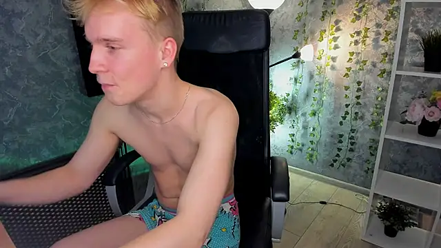 Snapshot of AlexxSweet chatting on 12-21-24, 10:39 AlexxSweet online show from 12-21-24, 10:39