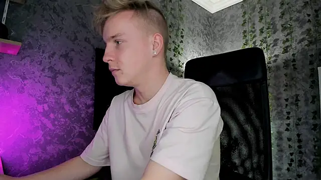 Snapshot of AlexxSweet chatting on 11-01-25, 06:59 AlexxSweet online show from 11-01-25, 06:59