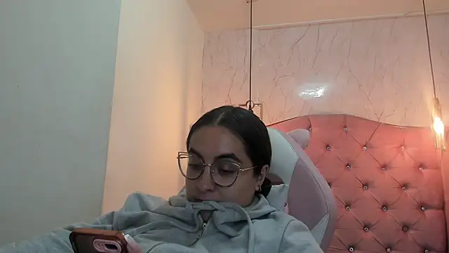 Snapshot of nalalye_cruzz_ chatting on 02-12-25, 02:35 nalalye cruzz  online show from 02-12-25, 02:35