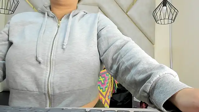 Snapshot of nalalye_cruzz_ chatting on 03-02-25, 12:11 nalalye cruzz  online show from 03-02-25, 12:11