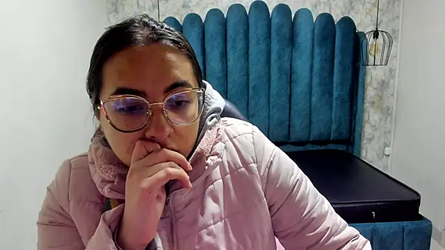 Snapshot of nalalye_cruzz_ chatting on 09-19-25, 02:24 nalalye cruzz  online show from 09-19-25, 02:24