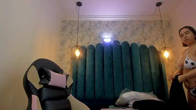 nalalye cruzz  online show from 04-29-26, 03:21