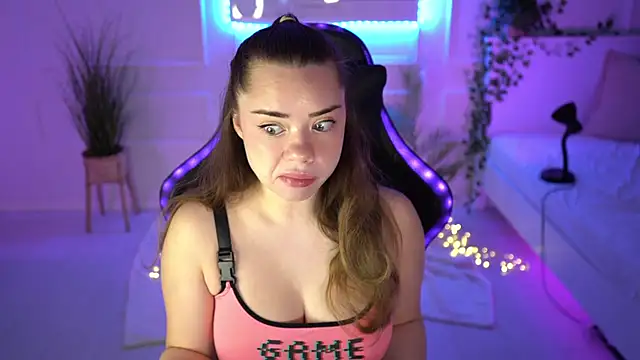 Snapshot of VixenMia chatting on 01-18-25, 03:20 VixenMia online show from 01-18-25, 03:20