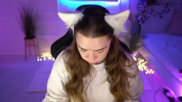 Snapshot of VixenMia chatting on 01-19-25, 03:18 VixenMia online show from 01-19-25, 03:18