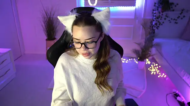 Snapshot of VixenMia chatting on 01-19-25, 06:20 VixenMia online show from 01-19-25, 06:20