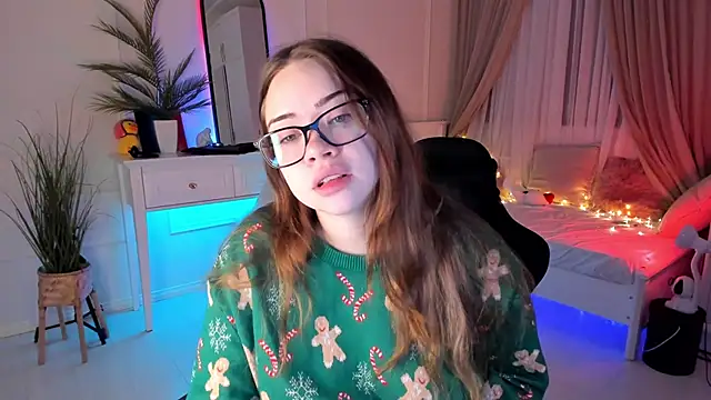 Snapshot of VixenMia chatting on 02-10-25, 03:35 VixenMia online show from 02-10-25, 03:35