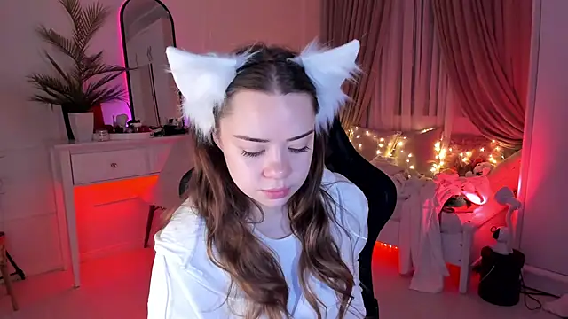 Snapshot of VixenMia chatting on 02-15-25, 03:42 VixenMia online show from 02-15-25, 03:42