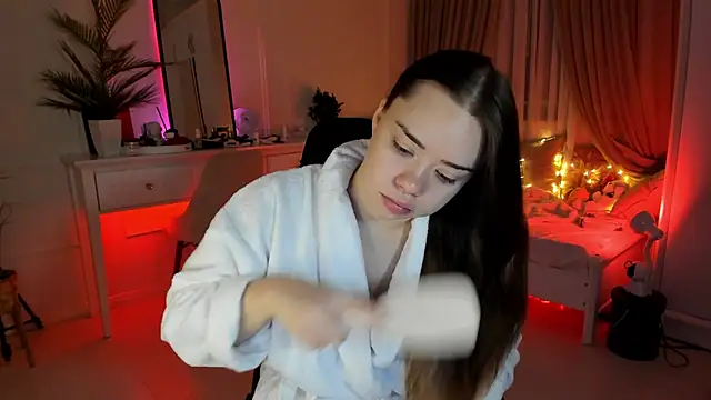 Snapshot of VixenMia chatting on 02-17-25, 03:36 VixenMia online show from 02-17-25, 03:36