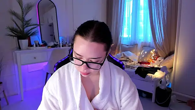 Snapshot of VixenMia chatting on 02-25-25, 03:42 VixenMia online show from 02-25-25, 03:42