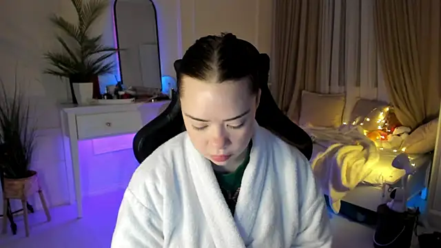 Snapshot of VixenMia chatting on 02-26-25, 03:21 VixenMia online show from 02-26-25, 03:21