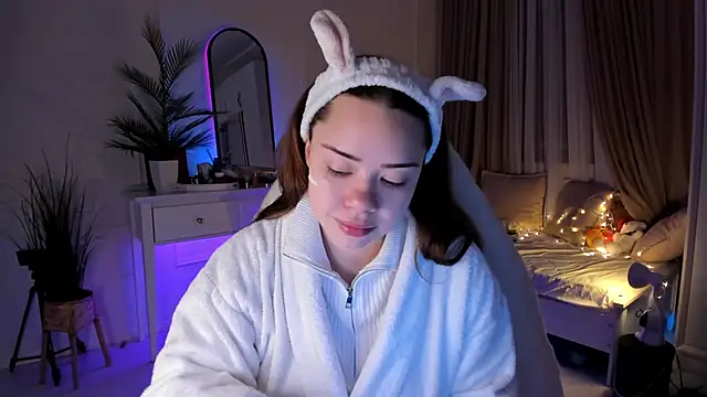 Snapshot of VixenMia chatting on 02-27-25, 03:14 VixenMia online show from 02-27-25, 03:14