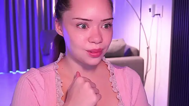 Snapshot of VixenMia chatting on 10-02-25, 03:02 VixenMia online show from 10-02-25, 03:02