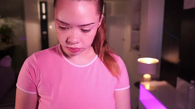 Snapshot of VixenMia chatting on 10-15-25, 02:44 VixenMia online show from 10-15-25, 02:44