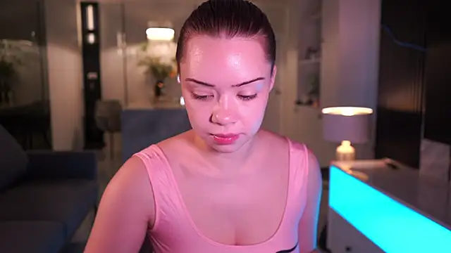 Snapshot of VixenMia chatting on 10-21-25, 02:56 VixenMia online show from 10-21-25, 02:56