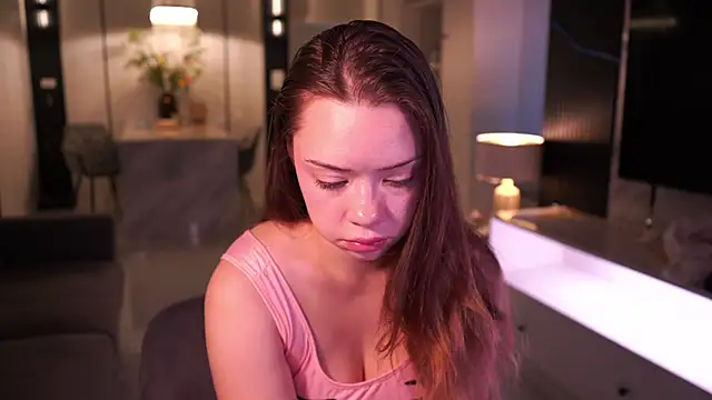 Snapshot of VixenMia chatting on 11-24-25, 02:33 VixenMia online show from 11-24-25, 02:33