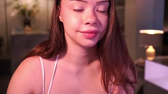 Snapshot of VixenMia chatting on 11-28-25, 02:58 VixenMia online show from 11-28-25, 02:58