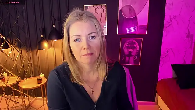 Annie Light online show from 02-04-25, 05:42