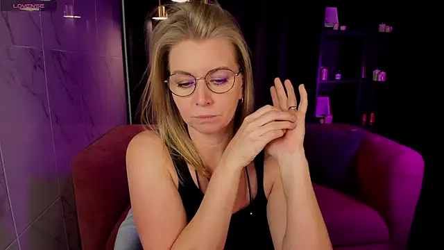 Annie Light online show from 02-28-25, 08:53