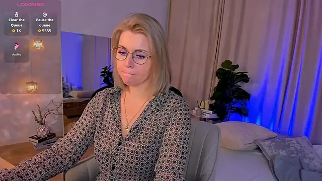 Annie Light online show from 03-28-26, 08:36