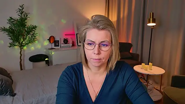 Annie Light online show from 04-27-26, 07:17