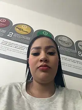 Snapshot of Luisa_Fernandaa chatting on 09-24-25, 01:09 Luisa Fernandaa online show from 09-24-25, 01:09