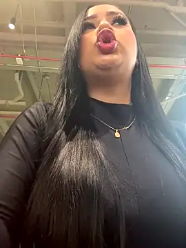 Snapshot of Luisa_Fernandaa chatting on 10-05-25, 09:24 Luisa Fernandaa online show from 10-05-25, 09:24