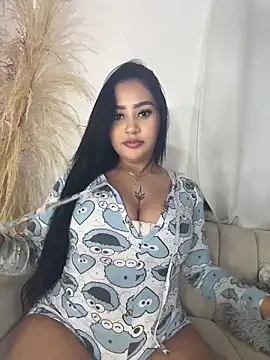 Snapshot of Luisa_Fernandaa chatting on 02-18-26, 01:45 Luisa Fernandaa online show from 02-18-26, 01:45