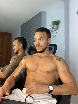 ARON TAYLER01 online show from 01-11-25, 03:52