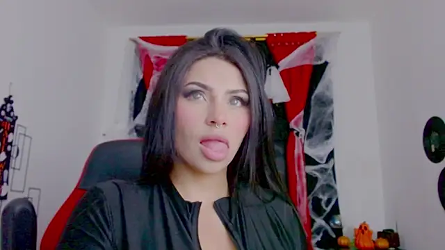 Snapshot of misslombana chatting on 10-29-25, 06:04 misslombana online show from 10-29-25, 06:04